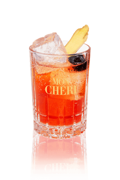 Glas mit Cherry Tonic